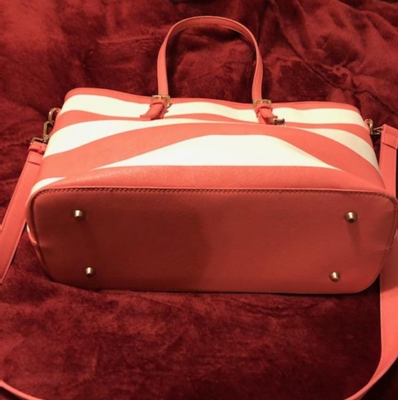 Handbag - Picture 3 of 4